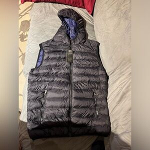 Mens hooded puffer vest size Large